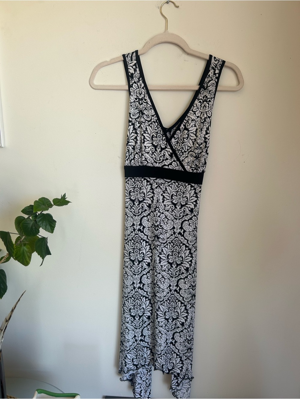 MADE IN CANADA Y2K MARIPOSA Black & White Patterned V-Neck Women's Dress